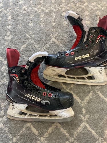 Junior Bauer Extra Wide Width  Size 5 Vapor X800 Hockey Skates