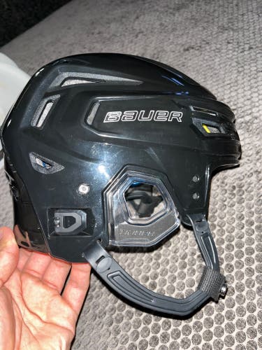 Used Small Bauer Re-Akt 150 Helmet