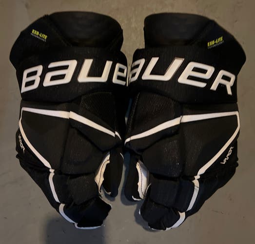 Bauer 14"  Vapor Hyperlite Gloves Black (USED 1 Time)