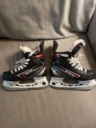 Junior CCM Regular Width Size 2 JetSpeed XTRA PRO Hockey Skates