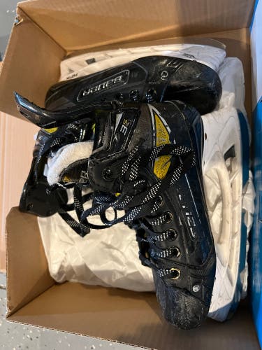 Used Bauer Regular Width Size 2.5 Supreme 3S Pro Hockey Skates