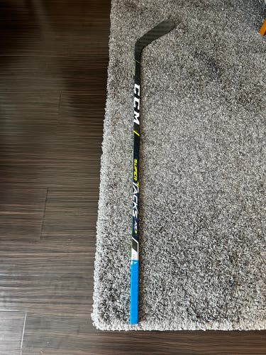 Senior Right Handed P28 Super Tacks AS3 Hockey Stick