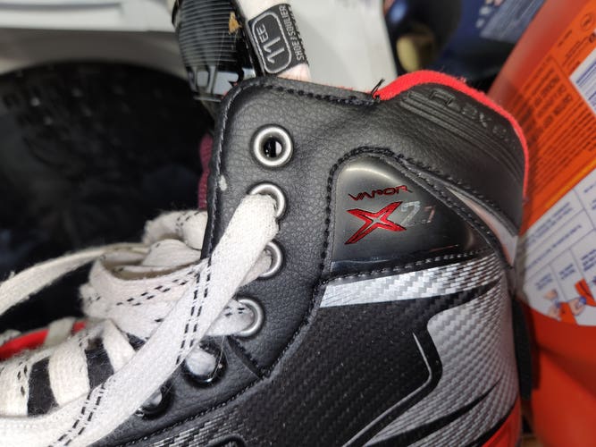 Senior Used Bauer Vapor X2.7 Hockey Skates Extra Wide Width Size 11