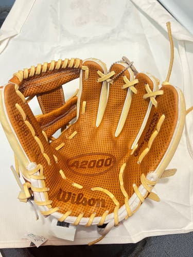 New Right Hand Throw 11.5" A2000 Baseball Glove