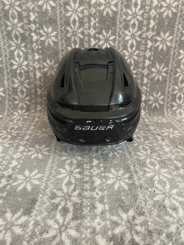Used Medium Bauer Re-Akt 150 Helmet