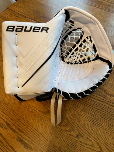 NEW BAUER SUPREME MACH GOALIE GLOVE - SENIOR REGULAR