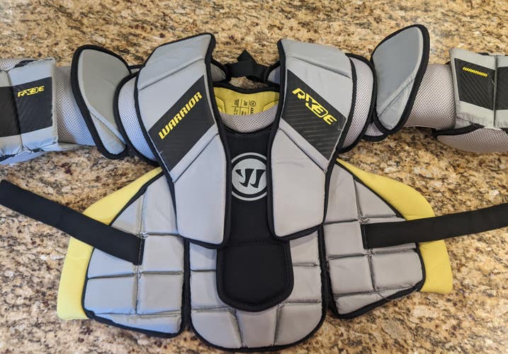 Used XL Warrior RX3 E Goalie Chest Protector