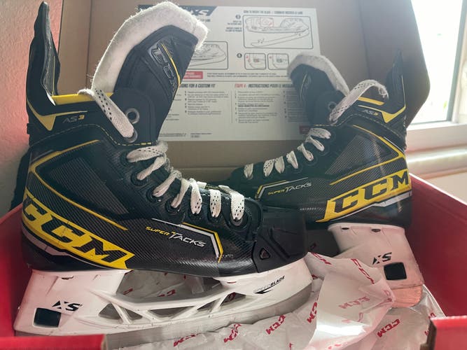 Junior Used CCM Super Tacks AS3 Hockey Skates Regular Width Size 3.5