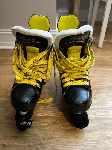 Used Bauer Regular Width  Size 4 Supreme S27 Hockey Skates