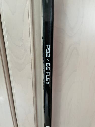 Intermediate Used Left Hand Bauer Vapor Hyperlite Hockey Stick P92