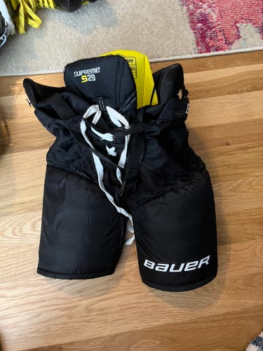 Junior Small Bauer  Supreme S29 Hockey Pants
