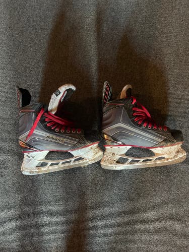 Used Bauer Regular Width Size 9.5 Vapor X600 Hockey Skates