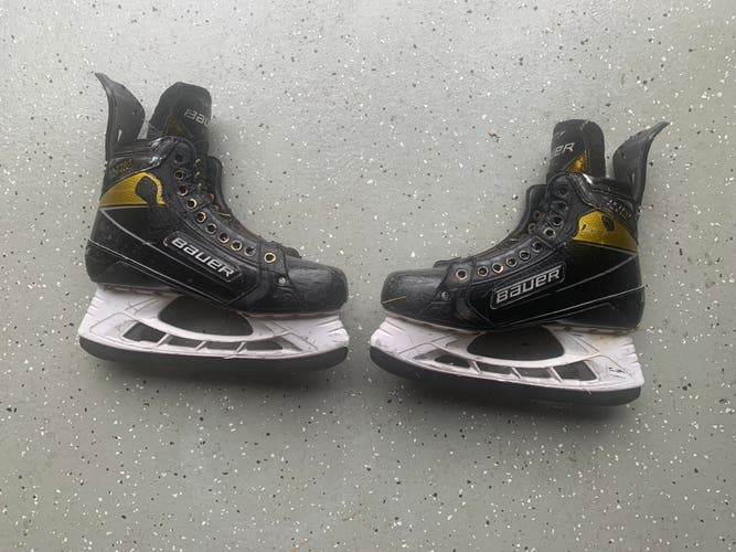 Used Bauer Regular Width Size 9 Supreme UltraSonic Hockey Skates