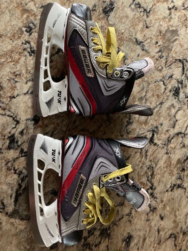 Used Bauer Regular Width Size 1 Vapor X3.0 Hockey Skates