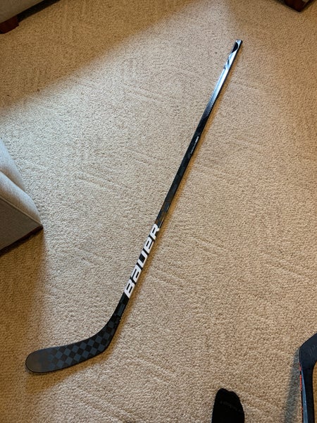 Senior Right Handed P28 Pro Stock Nexus Geo Hockey Stick
