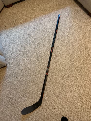 Senior Right Handed P28  Covert QR Edge Hockey Stick