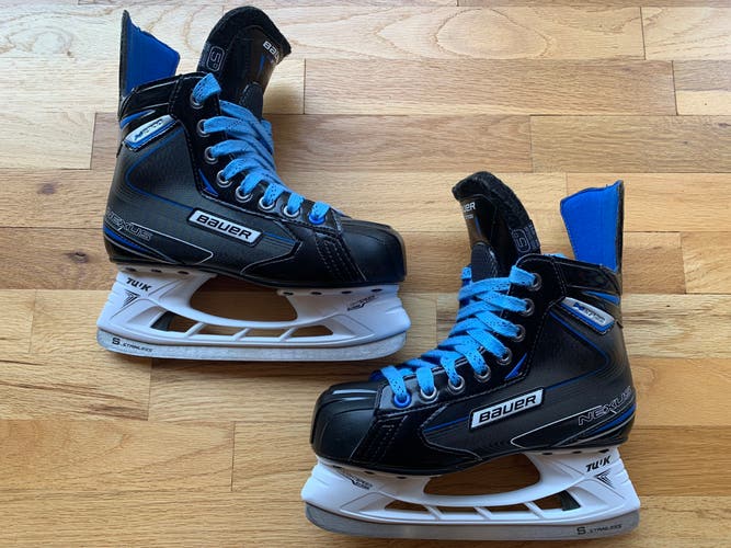 Bauer Regular Width Size 5 Nexus N2700 Hockey Skates