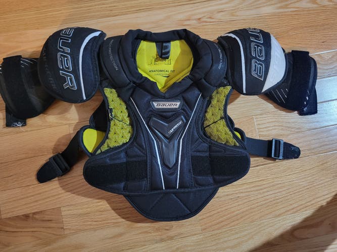Junior Used Medium Bauer Supreme S190 Shoulder Pads