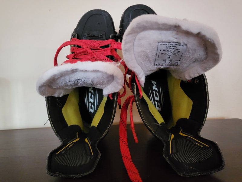 Junior Used CCM Super Tacks Hockey Skates Regular Width Size 6
