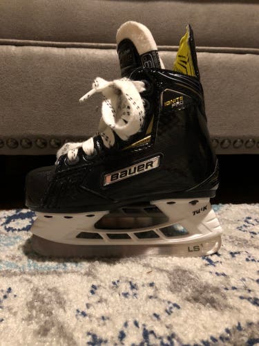 Bauer Supreme Ignite Pro Youth Ice Hockey Skates Size 8D