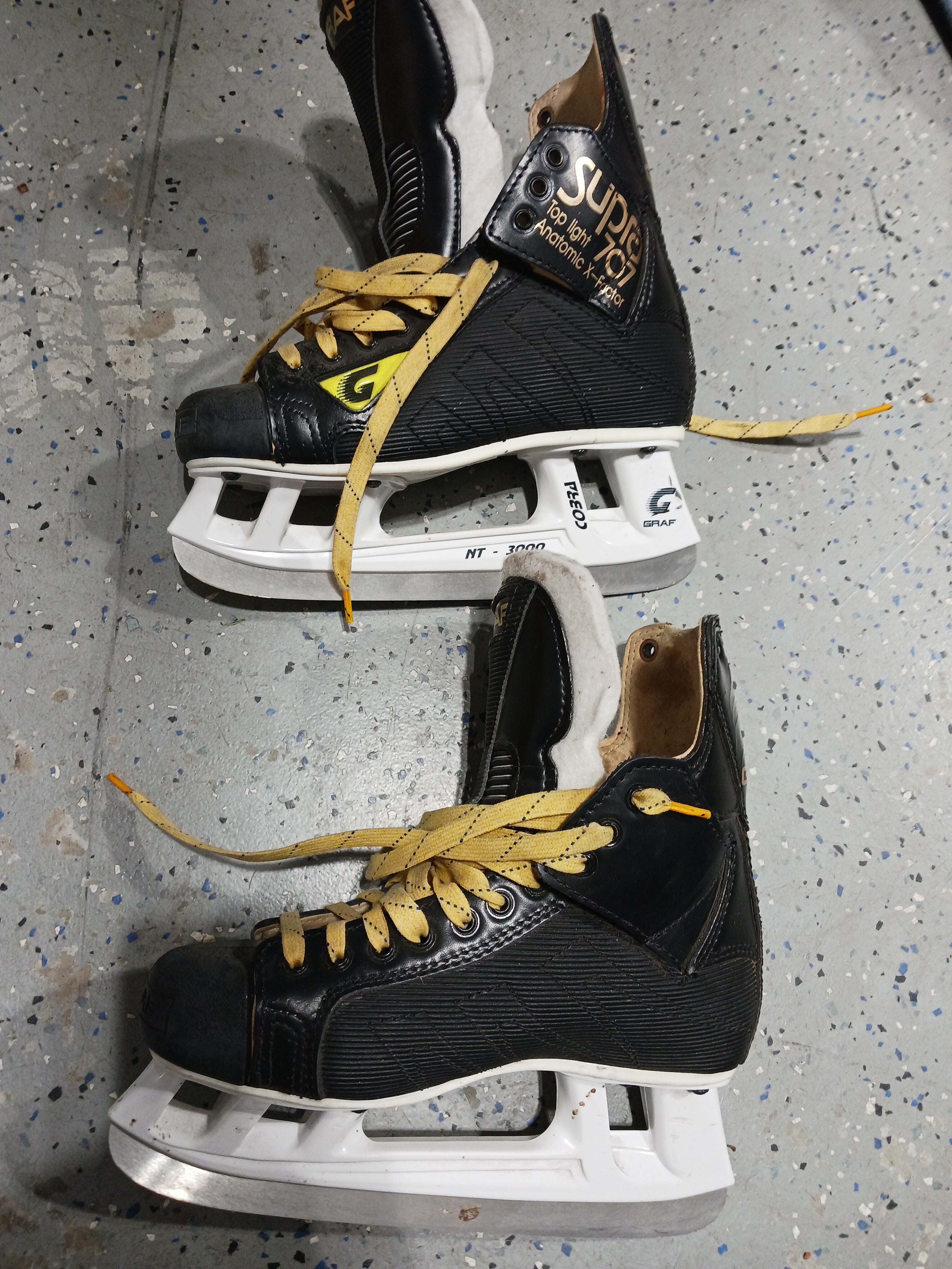 Junior Used Graf Supra 707 Hockey Skates Regular Width Size 5 