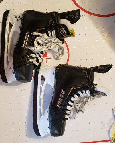 Junior Used Bauer Supreme Ignite Pro+ Hockey Skates Extra Wide Width Size 4