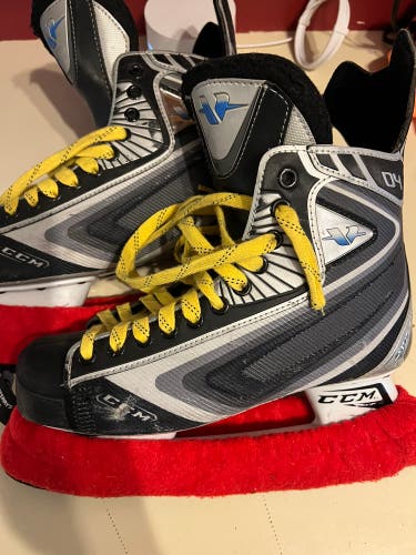 Used CCM Regular Width  Size 8 Vector 4.0 Hockey Skates