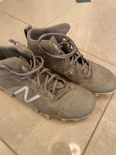 Used Size 6.0 (Women's 7.0) New Balance