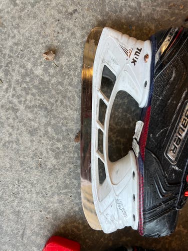Junior Used Bauer Vapor X700 Hockey Skates Regular Width Size 3.5