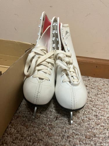 Used  Size 3 Figure Skates