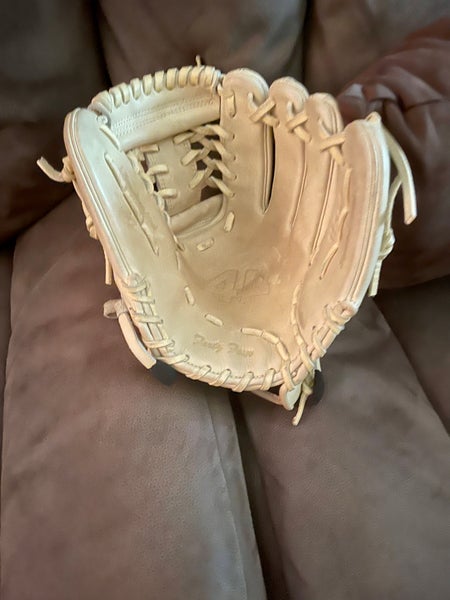 Used Right Hand Throw 44 Pro Infield Signiture Series Baseball Glove 11.5"