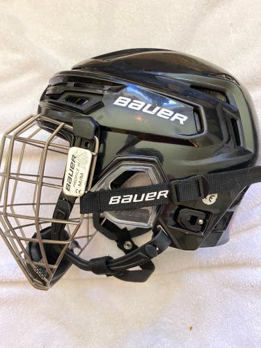 Used Medium Bauer  Re-Akt 150 Helmet