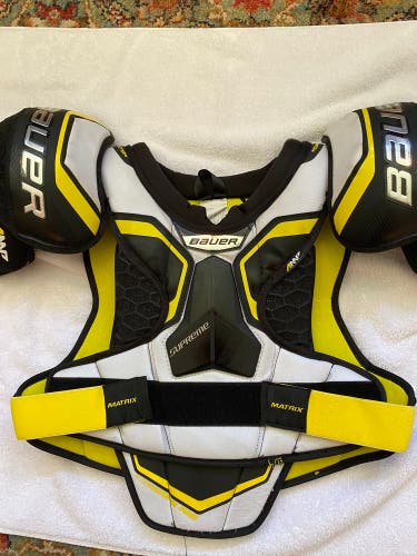 Bauer supreme shoulder pads