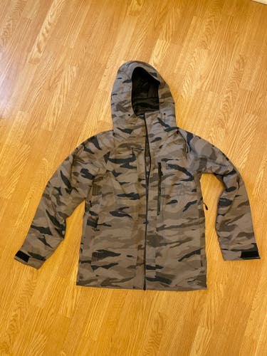 New, Mountain Hardware Ski Jacket -Men's Adult Small -Camo