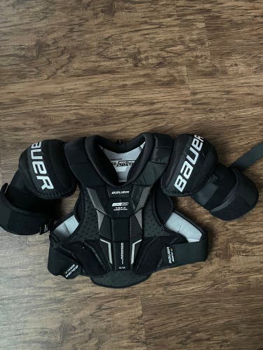New Medium Bauer Pro Stock Shoulder Pads