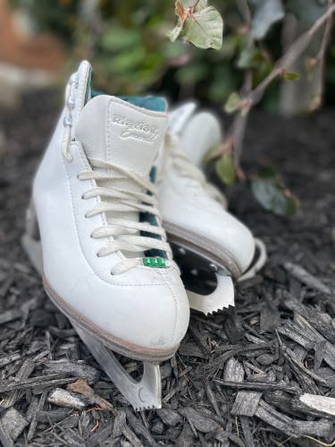 Used Riedell Size 3.5 Figure Skates