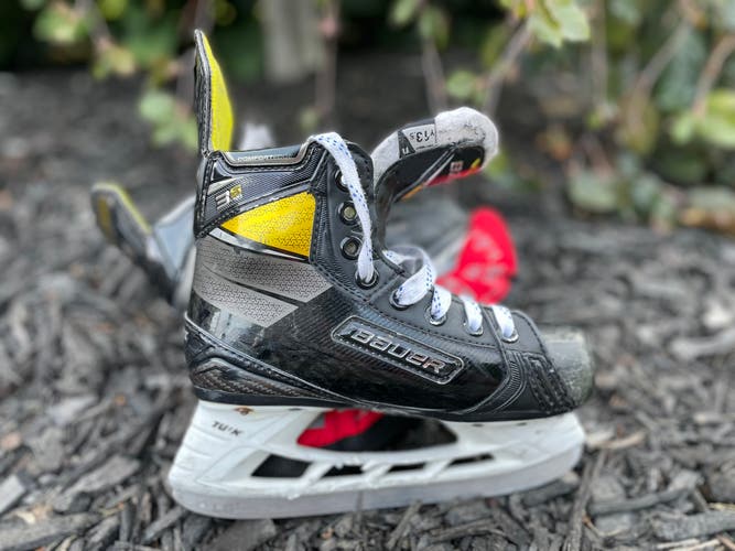Used Bauer Regular Width  Size 13.5 Vapor 3X Pro Hockey Skates