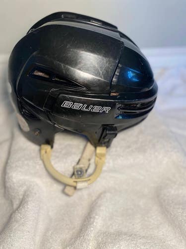 Used Medium Bauer Re-Akt 100 Helmet