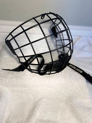 Used Medium Black Bauer True Vision Full Cage