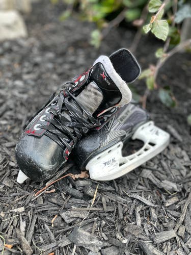 Used Bauer Extra Wide Width  Size 11 Vapor X500 Hockey Skates