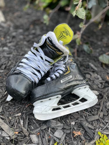 Used Bauer Regular Width  Size 12 Supreme 2S Hockey Skates