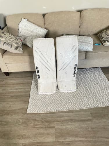 Bauer 33” Vapor Hyperlite Goalie Leg Pads