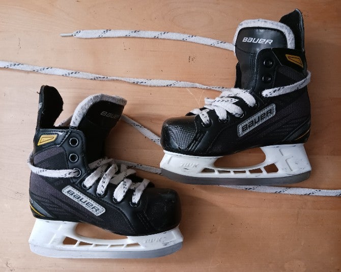 Youth Used Youth Bauer Supreme Pro Hockey Skates Regular Width Size 11
