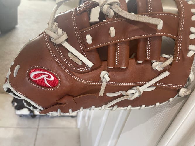 New 2022 Rawlings R9 Series 12.5” Fastpitch First Base Mitt