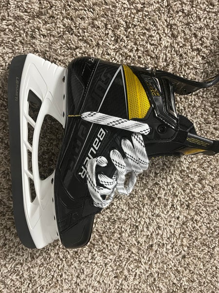 New Bauer Size 7.5 Supreme UltraSonic Hockey Skates