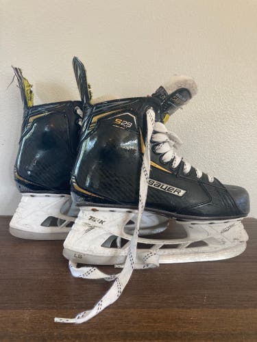 Used Bauer Wide Width Size 5 Supreme S29 Hockey Skates