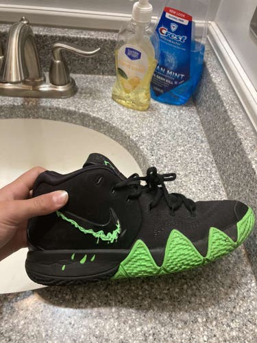 Size 7 Nike Kyrie 1 Shoes