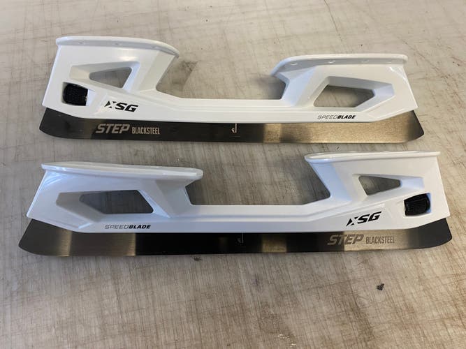 CCM XSG Goalie Skate Size 282 Holders and Runner Set with STEP BLACKSTEEL 8989