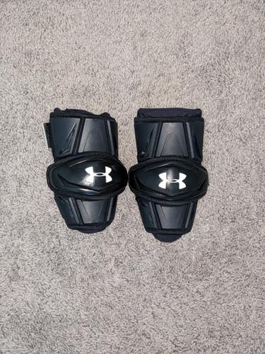 Under Armour Revenant Arm Pads