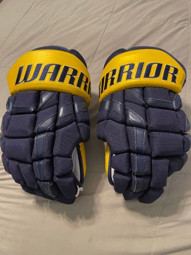 NHL Pro Stock Nashville Predators 15 inch (38 CM) Warrior Covert QR 1 Senior Hockey Gloves